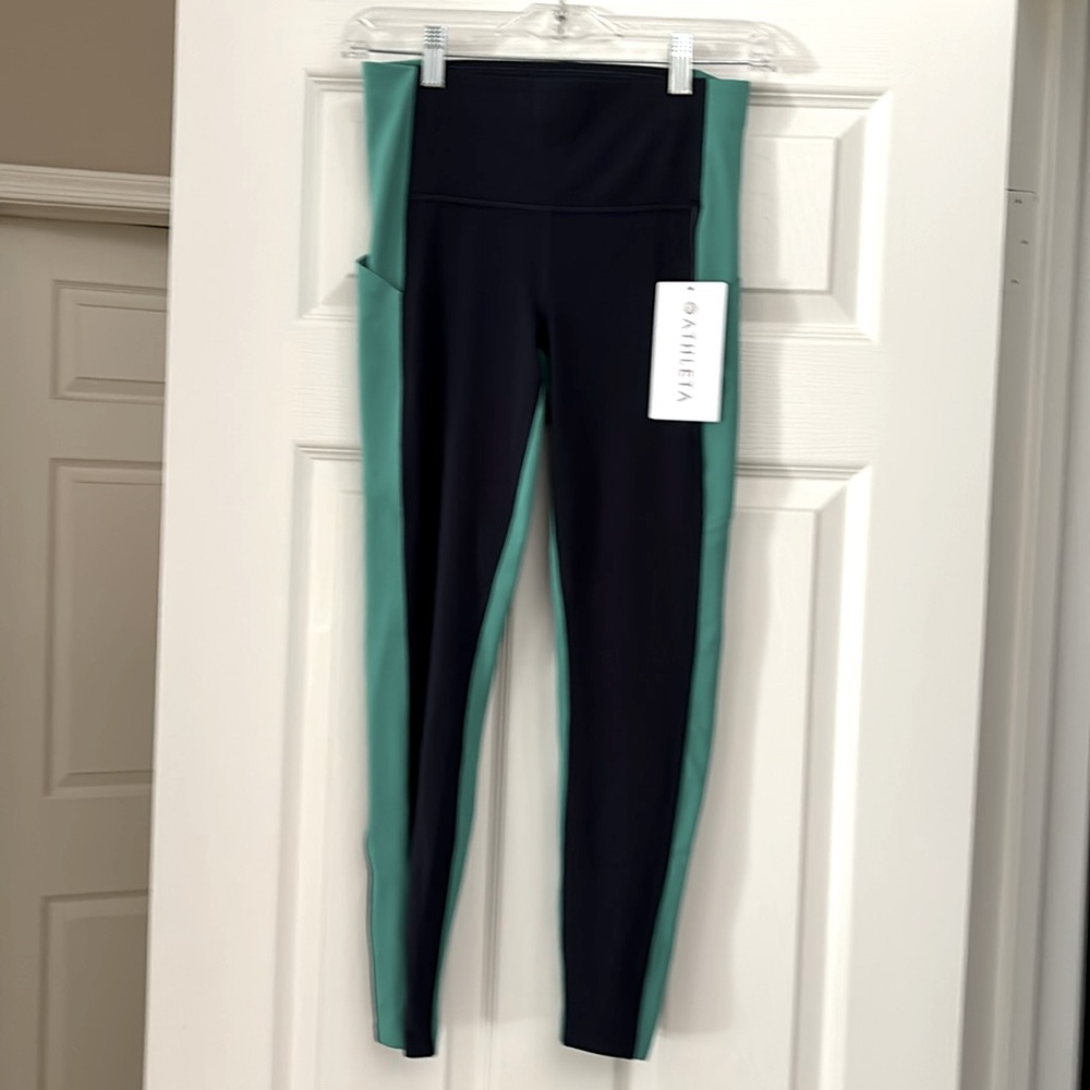 Athleta Yin 7/8 Leggings. Size S. Navy with green sides!  New With Tags.